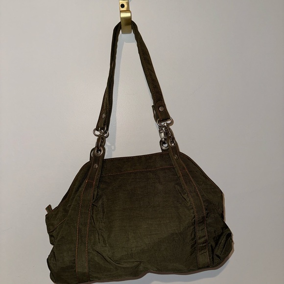 Baggallini green and orange purse with lots of pockets and fun features! - Picture 3 of 8